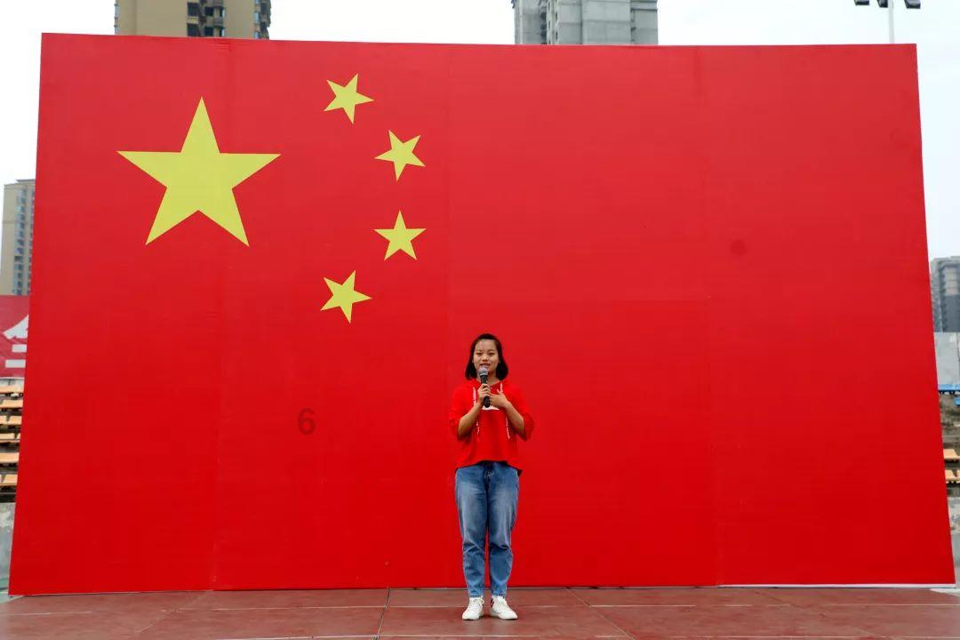 巴西女婴出生时仍裹在羊膜囊内，概率仅8万分之一，能否称为医学奇迹？游戏画面