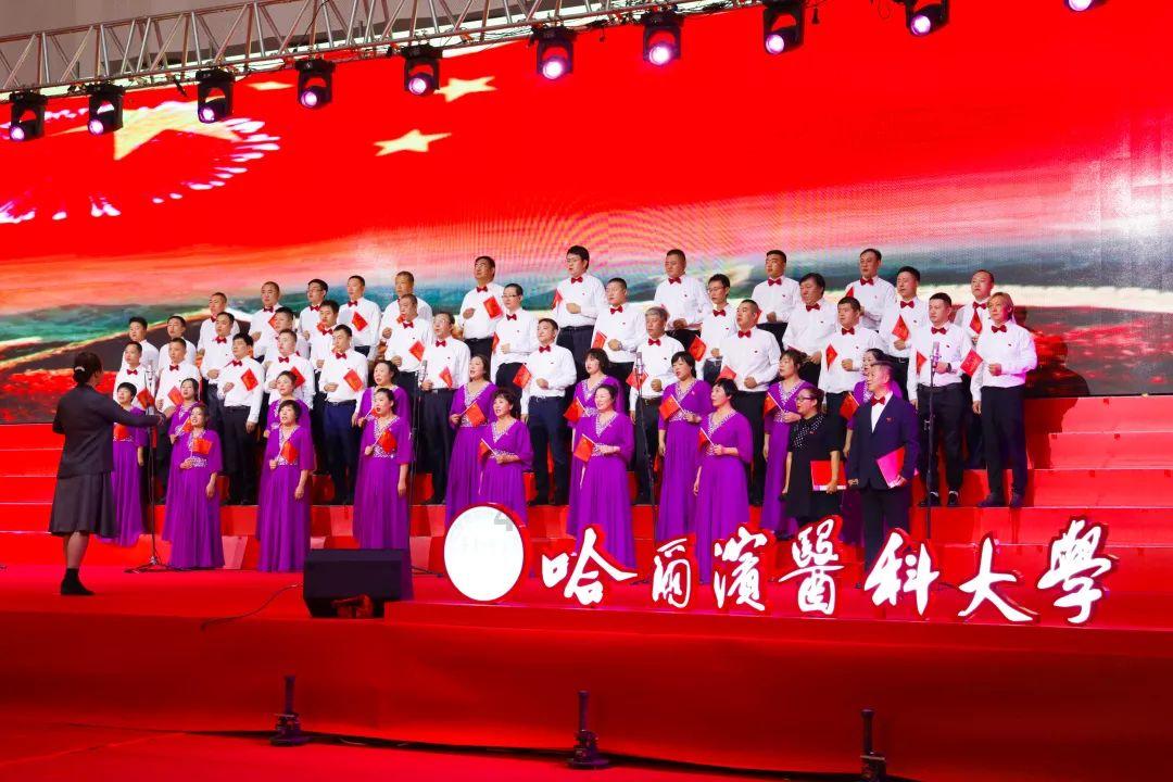 年薪8500万的“补习天后“背后：到底隐藏着一个怎样的香港？